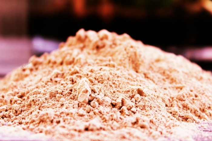 10 Benefits of Moroccan Clay Powder Ghassoul for Skin and Hair